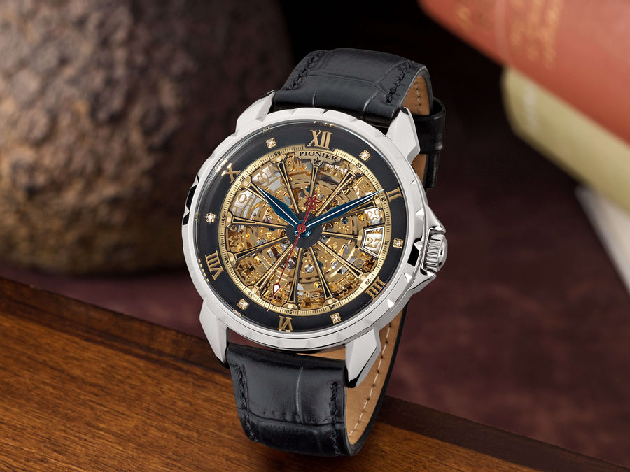 Exquisite diamonds placing. A vibrating look with a distinctive timeless fashion