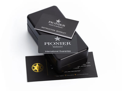 Original Pionier box with booklet, guarantee, and thank you card.